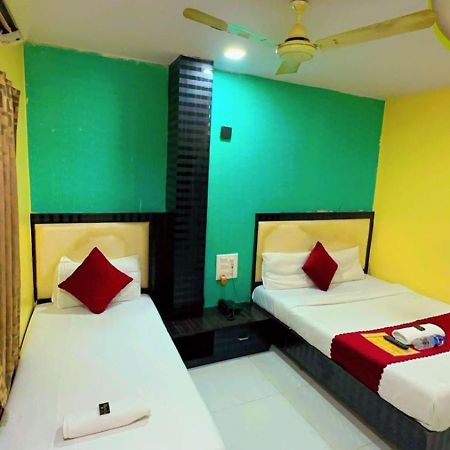 Hotel Avenue Near T-2 International Airport Bombay Esterno foto